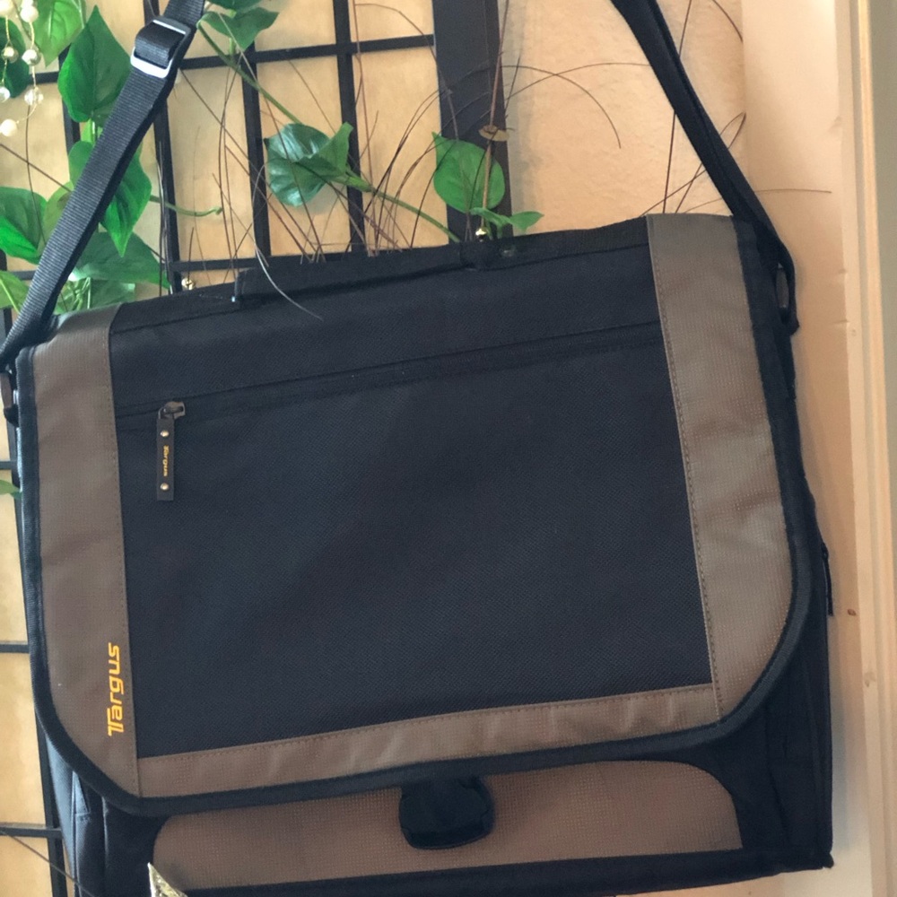 Targus Black and Brown Professionals Business & Travel Laptop Bag